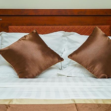 Jarin Hotel Кампала Екстериор снимка