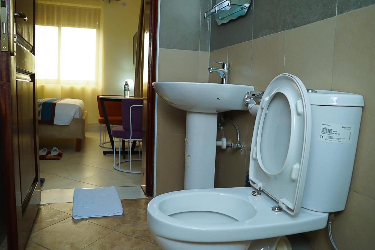 Jarin Hotel Кампала Екстериор снимка